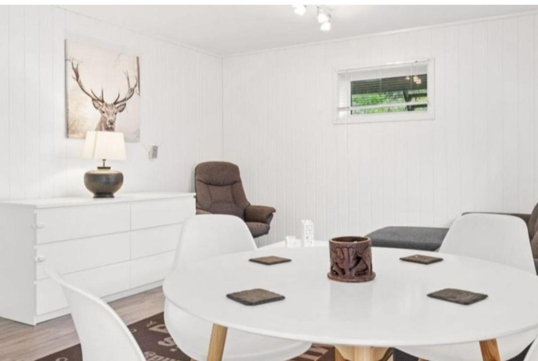 Lovely 1 Bedroom Downstairs Condo With Free Parking Place Svolvær Exterior photo