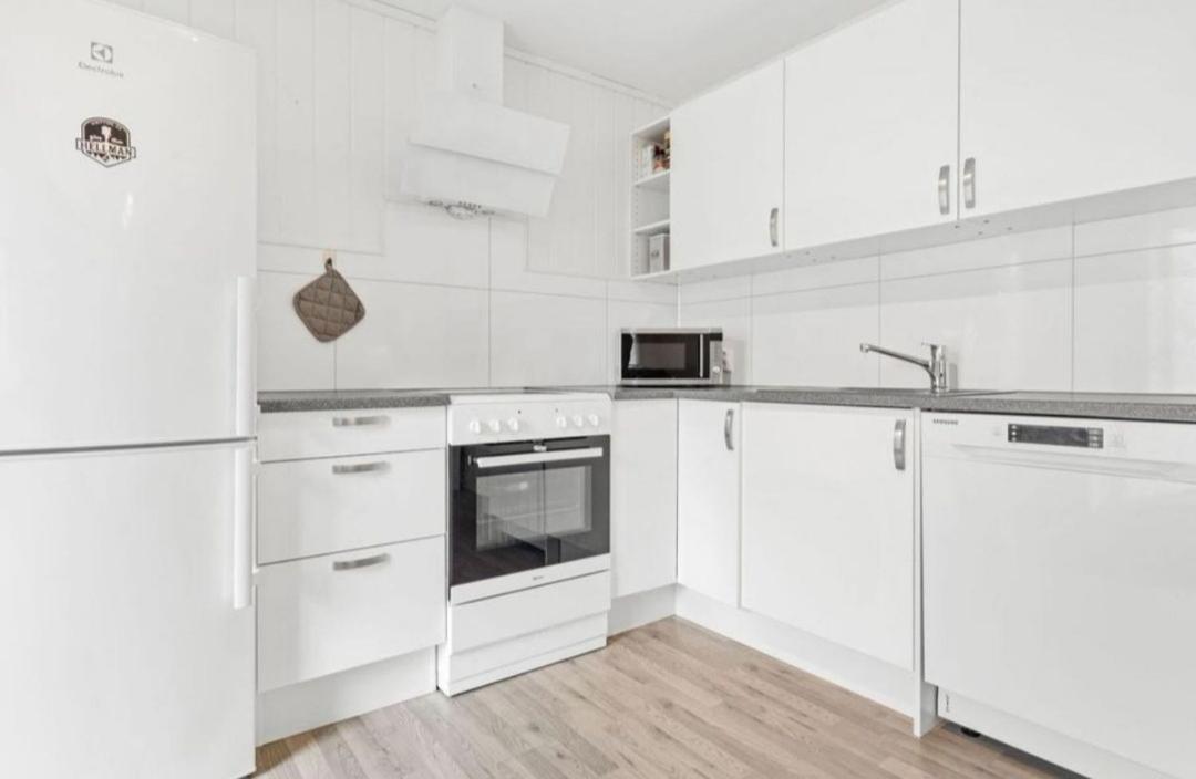 Lovely 1 Bedroom Downstairs Condo With Free Parking Place Svolvær Exterior photo